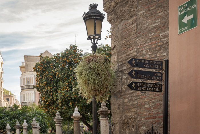 sign pointing to the picasso museum